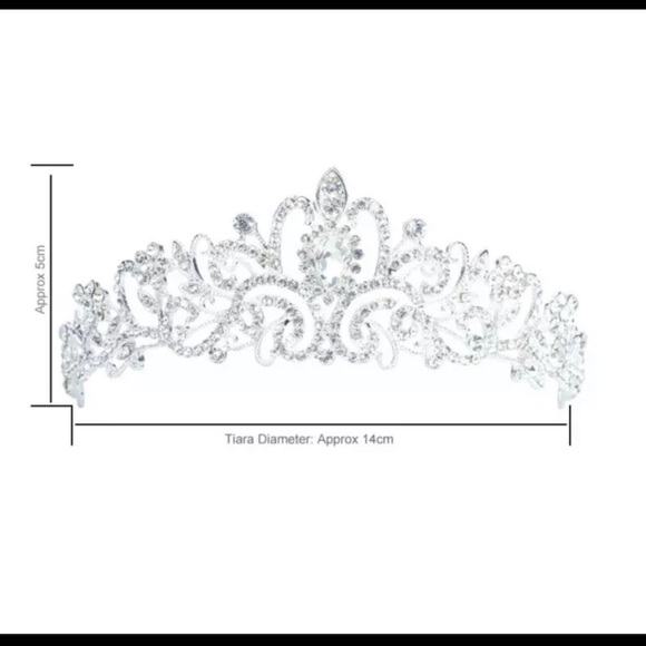 Beautiful Crystal Tiara - Picture 5 of 9